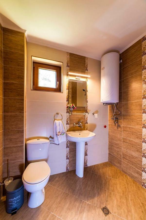 Guest House Beniart Vetrintsi Kültér fotó