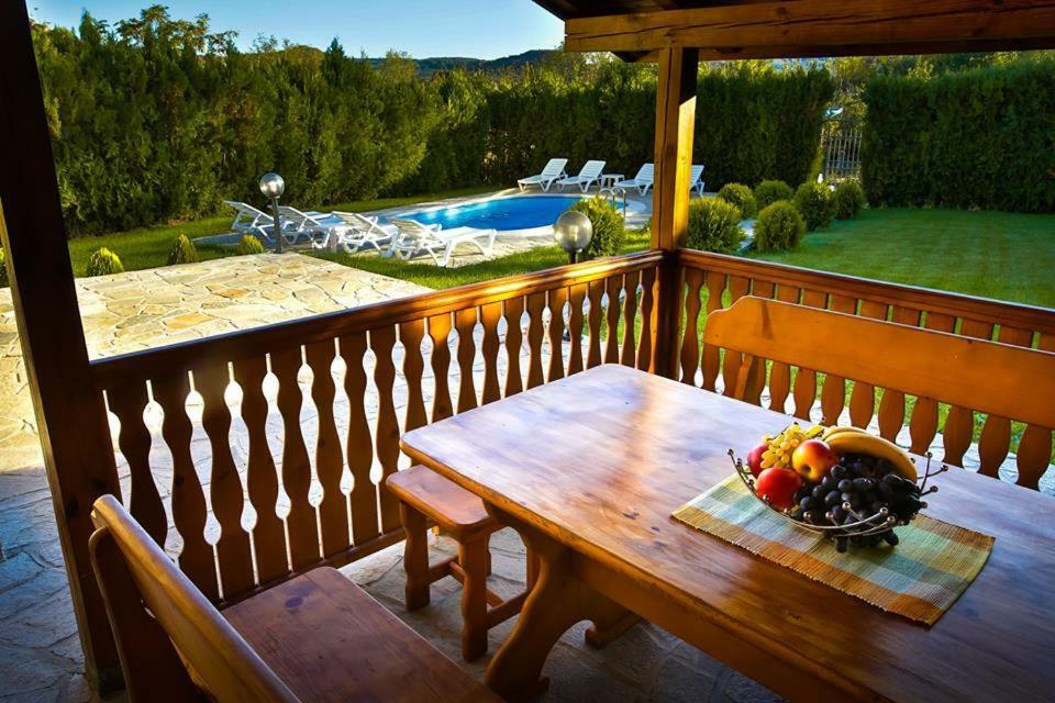 Guest House Beniart Vetrintsi Kültér fotó
